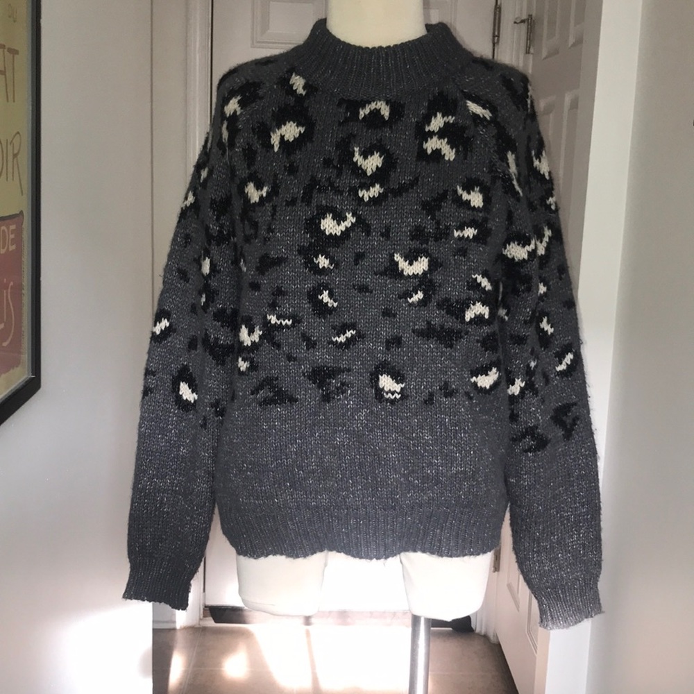 K. by Kersh Pattern Sweater size Medium 😘